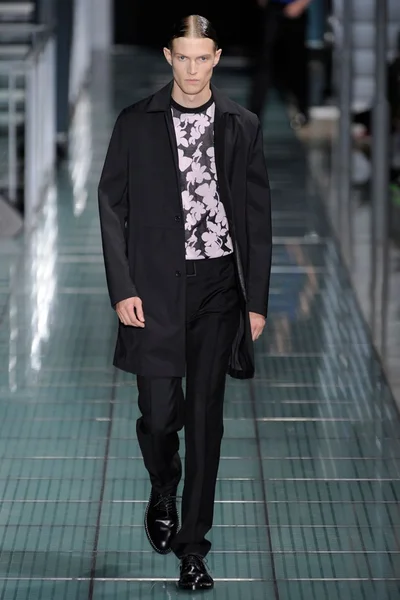 Look 28